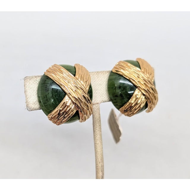 Vintage Signed Napier Round Domed Green X Clip Earrings, 1974 For Sale - Image 10 of 10
