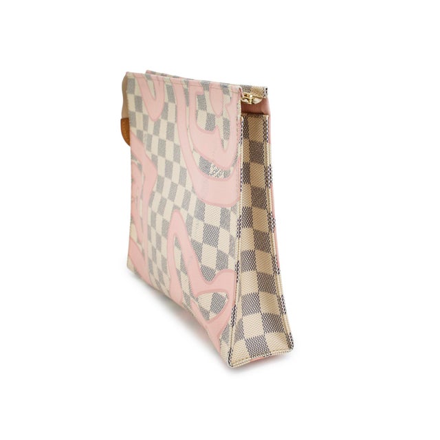 Louis Vuitton Louis Vuitton Damier Azur Tahitienne 26 Toiletry Pink Pochette Clutch Bag For Sale - Image 4 of 11
