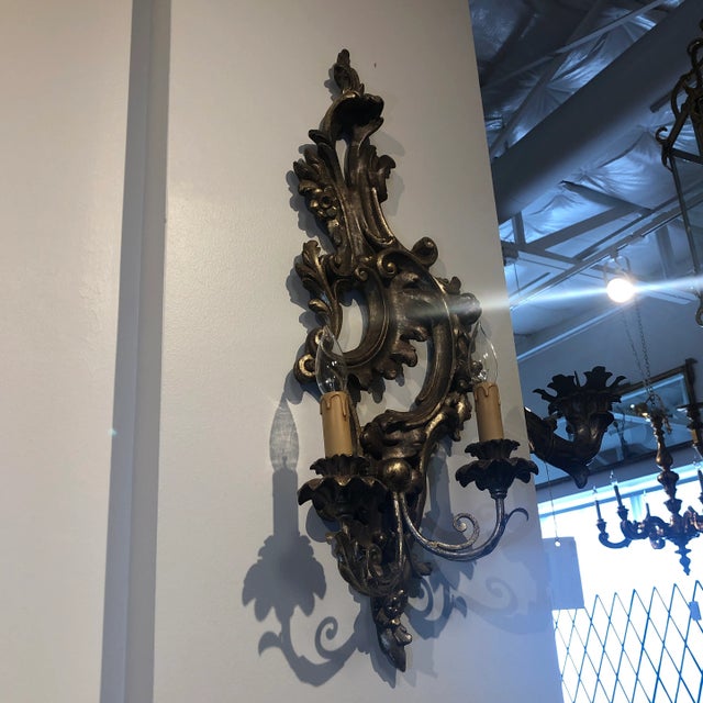 Italian Hand Carved Wood 2 Light Acanthus Leaf Motif Sconce in Distressed Silver Gilt and Mecca Finish For Sale - Image 10 of 13