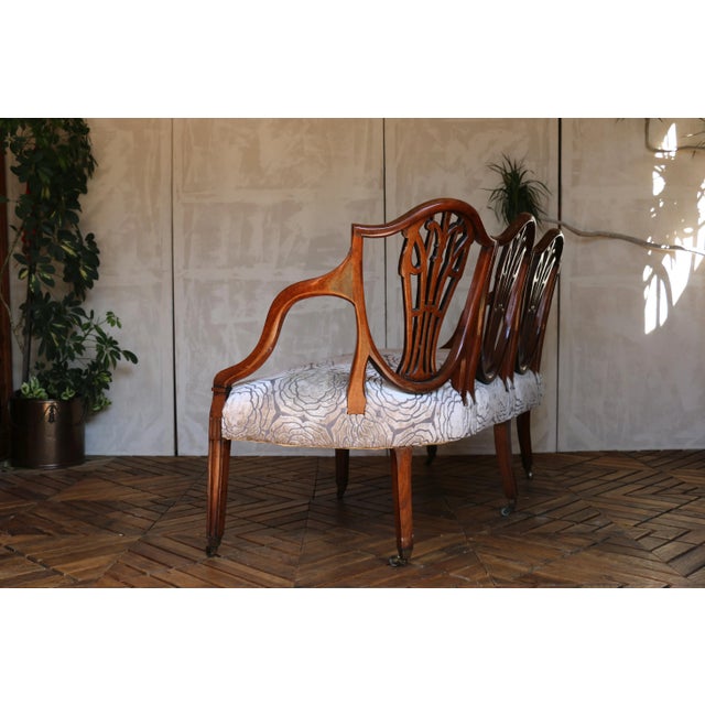 Antique Hepplewhite-Style Mahogany Shield-Back Settee, Circa 1890s For Sale - Image 12 of 18