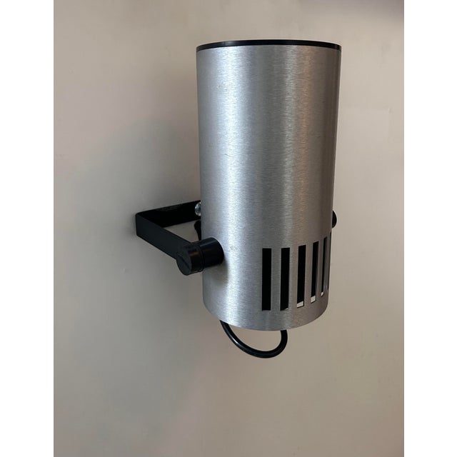 Important pair of adjustable brushed metal appliances produced in France in the 1970s. Strong, round and rectangular offer...