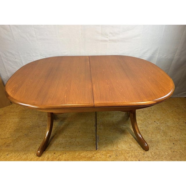 1970s Mid-Century Danish Oval Extending Dining Table in Teak, 1960-1970 For Sale - Image 5 of 8