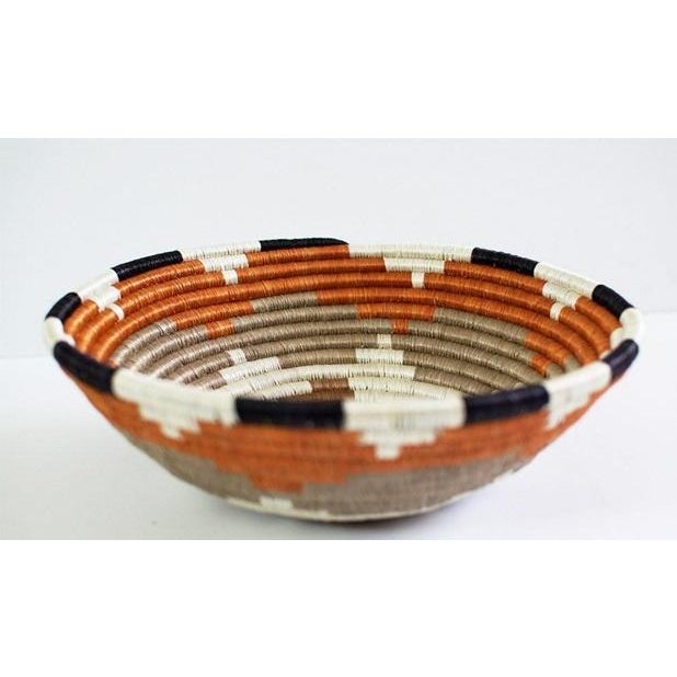 This perfect center piece Rwanda basket, African basket, Boho basket made of sweet grass and sisal. It can be used as...