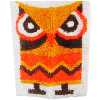 Retro Owl Latchook Rug - 1′7″ × 2′1″ For Sale