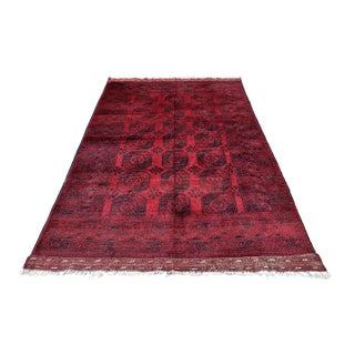Red Turkmen Bokhara Hand-Knotted Wool Rug - 7'1" X 9'8" For Sale