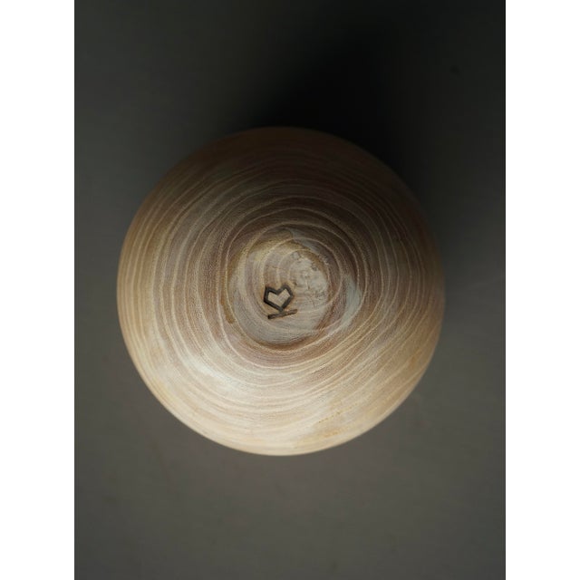 Cream Lidded Vessel in Turned Elm Wood by Maria Van Kesteren, 1970s For Sale - Image 8 of 12