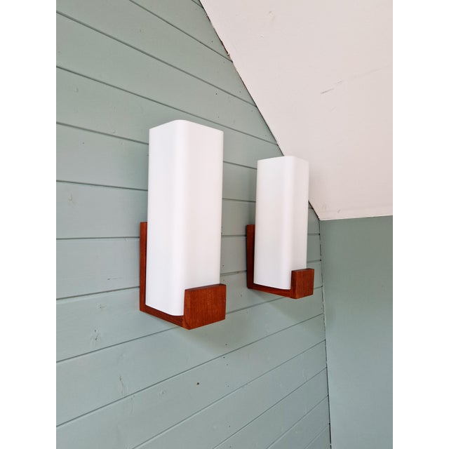 Mid-Century Modern Teak and Satin White Opaline Wall Lights by Louis Kalff for Philips, 1960s, Set of 2 For Sale - Image 3 of 15