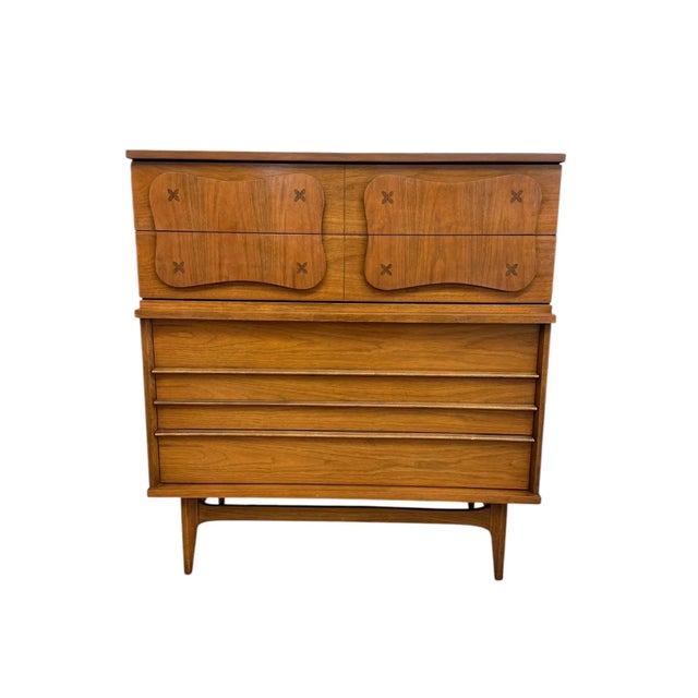 Vintage Bassett Monterey Mid-Century Modern Walnut 5-Drawer and 9-Drawer Dresser Set With Rosewood ‘X’ Inlays by Leo Jiranek Circa 1963 For Sale - Image 9 of 11