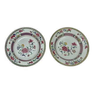 18th Century Pair of Small Chinese Export Famille Rose Porcelain Plates For Sale