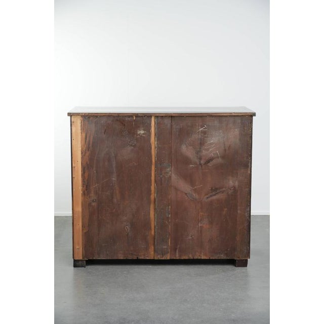 Large Antique English Chest of Drawers/Commode from the Early 19th Century with 5 Drawers and Details For Sale - Image 5 of 13