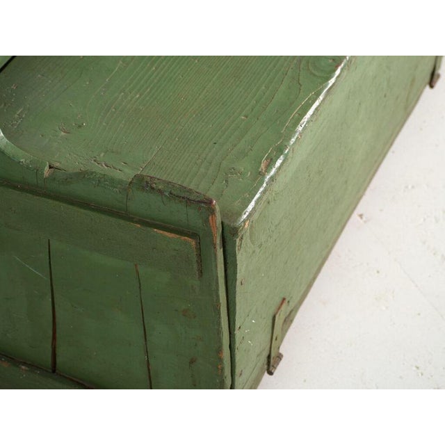 Antique Painted Storage Bench in Pine, 1900 For Sale - Image 4 of 13