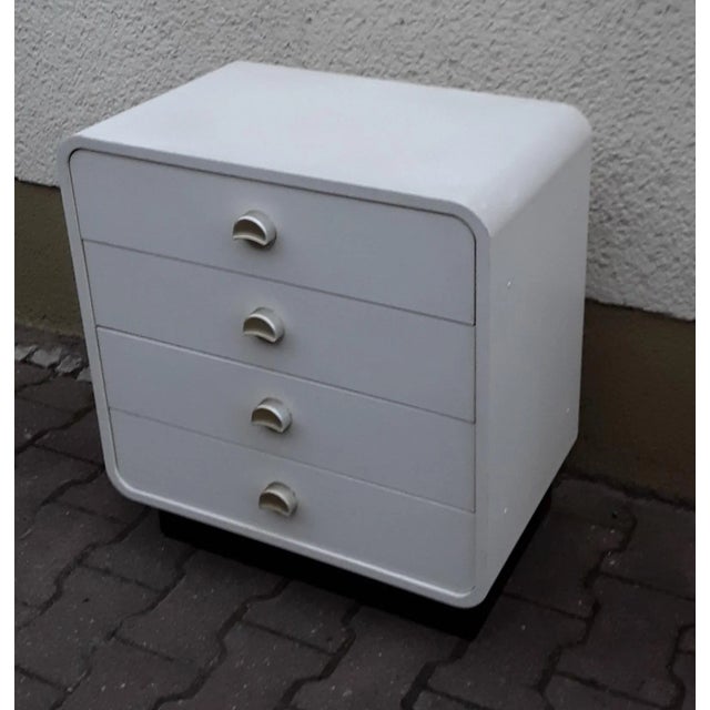 Small White Formica Chest of 4 Drawers with Silver Shell Handles & Black Base, 1970s For Sale - Image 4 of 7