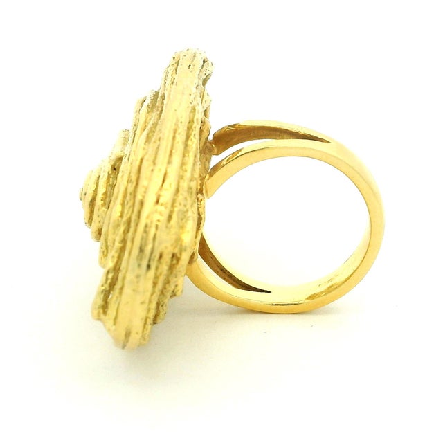 Gold 1970s Italian Modernist 18k Gold Openwork Spiral Statement Ring, Size 6 For Sale - Image 8 of 15