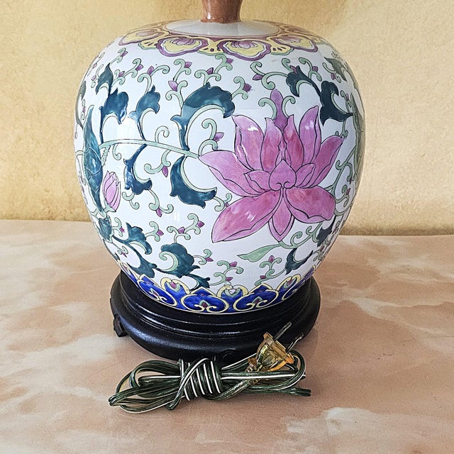 Vintage Chinese Famille Rose Porcelain Ginger Jar Table Lamp – Floral Chinoiserie, 24” For Sale - Image 9 of 18