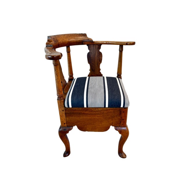 Mid 18th Century American Queen Ann Style Walnut Corner Commode Chair, Circa 1740 For Sale - Image 5 of 13