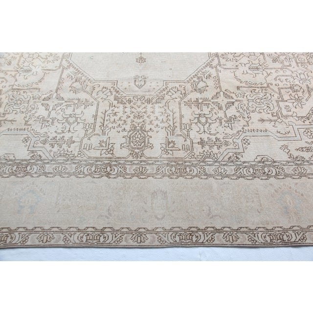 Oversized Vintage Persian Tabriz Rug – Grand Medallion in Earth-Toned Harmony -9' 9'' X 12' 2'' For Sale - Image 12 of 13