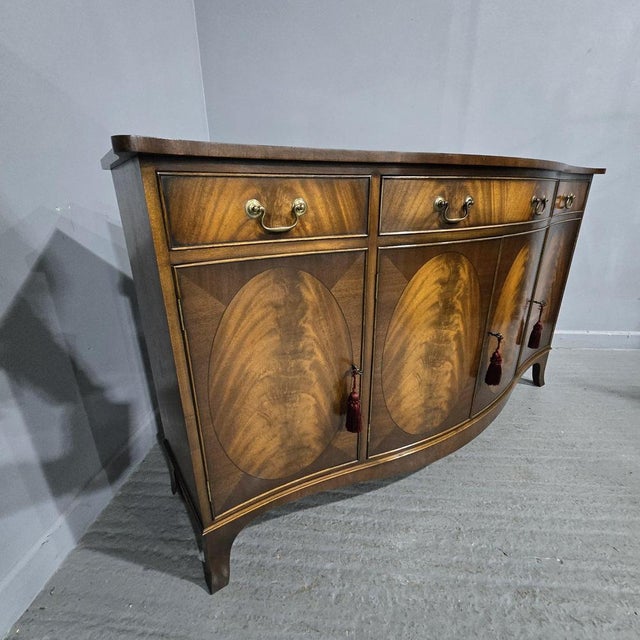 1920s Mahogany Serpentine Sideboard, 1920s For Sale - Image 5 of 16