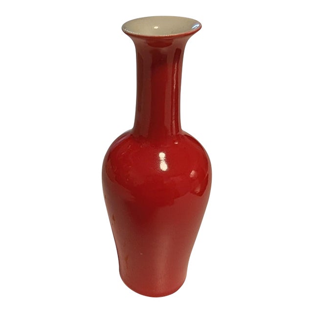 Antique Qianlong Period Chinese Red Porcelain Vase For Sale