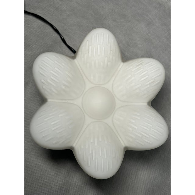 1970s Flower-Shaped Table Lamp from Glashütte Limburg, Germany, 1970s For Sale - Image 5 of 12