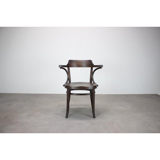 An elegant vintage Thonet B3 armchair dating to the 1920s, featuring the iconic bentwood construction associated with the...