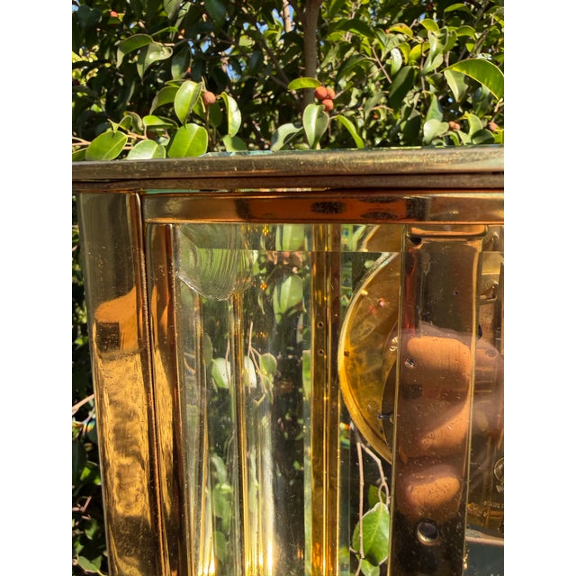 1910s Antique French Art Deco Crystal Regulator Mantel Clock With Curved Glass For Sale - Image 5 of 12