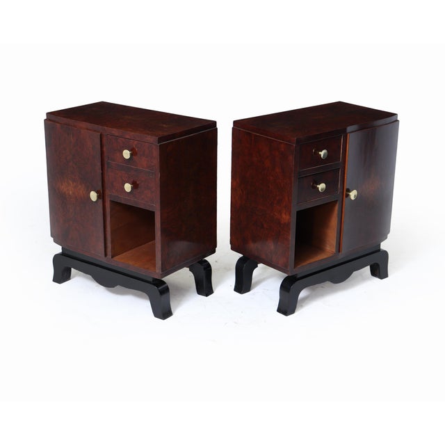 French Art Deco Bedside Cabinets in Figured Walnut, 1930s, Set of 2 For Sale - Image 3 of 16