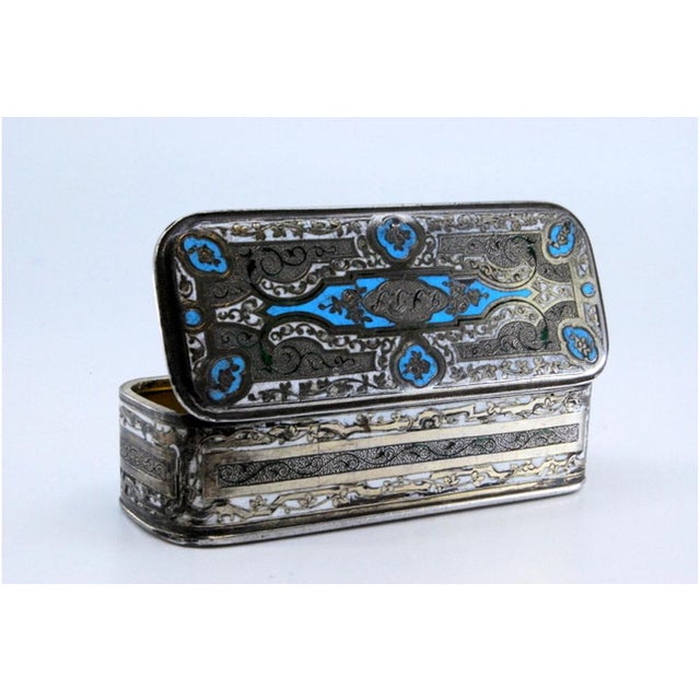 Silver Silver Snuff Box with Blue Enamelled Applications and Gold Interior For Sale - Image 8 of 11