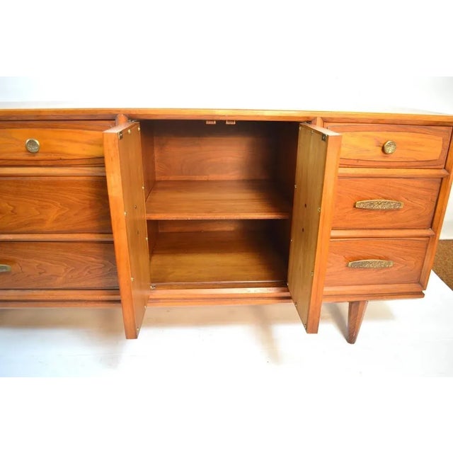 Brutalist Dresser Credenza by Heritage Henredon For Sale In New York - Image 6 of 9