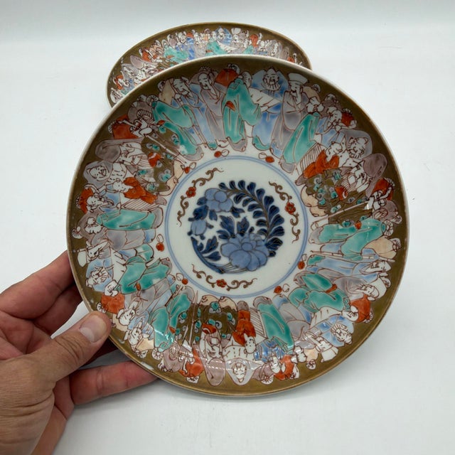 19th Century Japanese Kutani "Thousand Scholars" Porcelain Plates - Pair (8.5") For Sale - Image 4 of 16