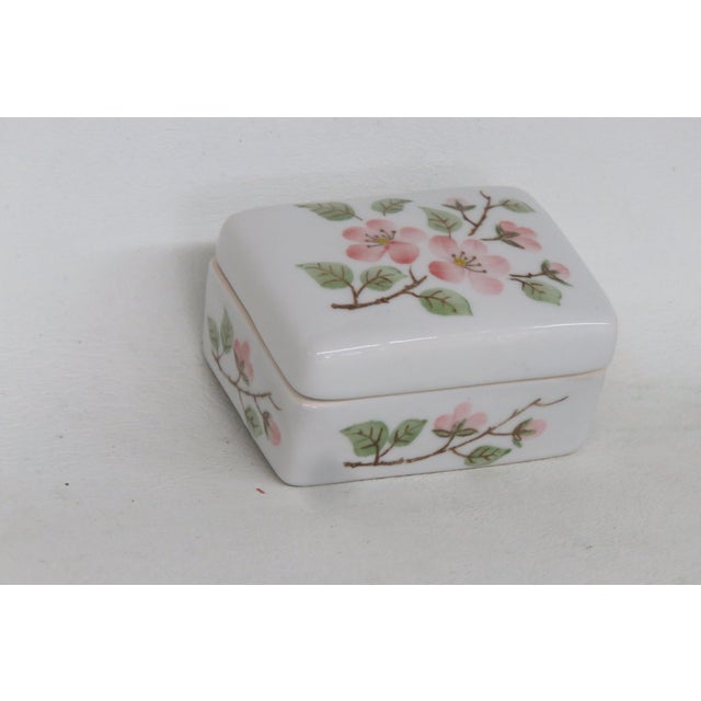 Mid 20th Century Andrea by Sadek Pink Blossom Porcelain Trinket Vanity Ring Box With Lid 4514b For Sale - Image 5 of 12