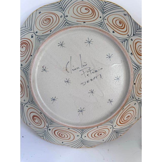 Deruta Owl Hand Painted Italian Round Plate / Platter For Sale In Charleston - Image 6 of 9