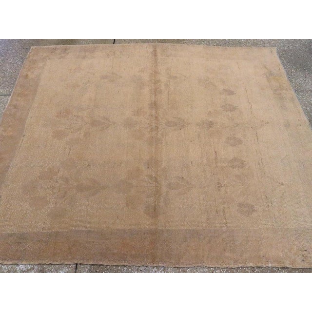 Galerie Shabab Collection Mid-20th Century Turkish Anatolian Accent Rug For Sale In New York - Image 6 of 8
