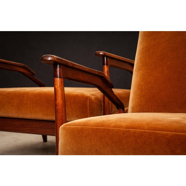 Giuseppe Scapinelli Pair of Armchairs in Caviúna & Burnt Caramel Mohair Velvet, Brazil, 1950s For Sale - Image 14 of 17