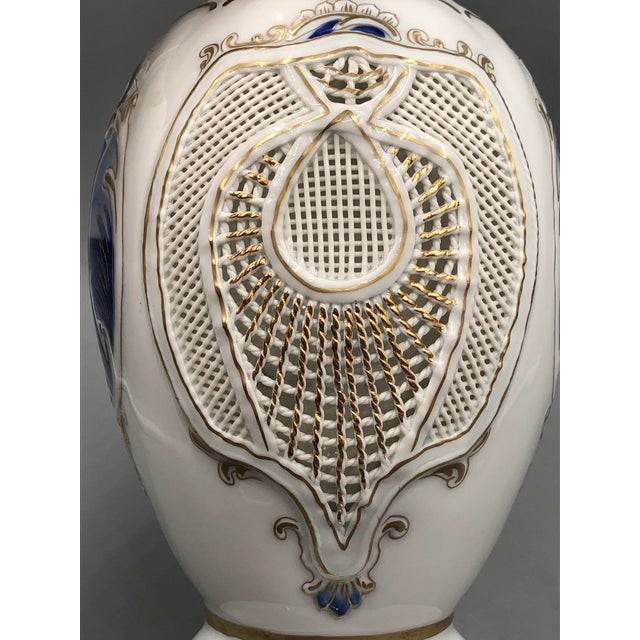 Porcelain Lamp with Vases in Reticulated Porcelain from Klausenburg, 1980s, Set of 3 For Sale - Image 14 of 18