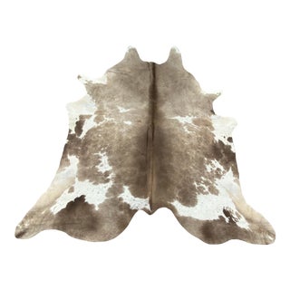 Natural Brazilian Dark Champagne Cloudy Cowhide Rug 7'6" X 7'10" For Sale