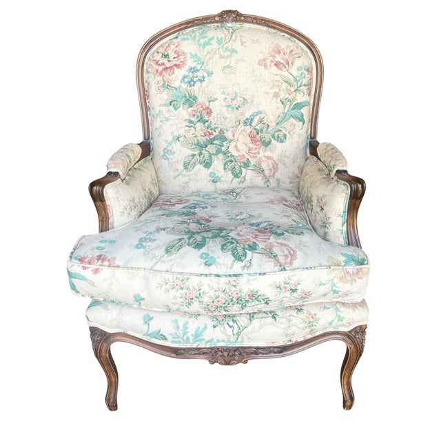 Vintage Pair of Louis XV Style Floral Upholstered Bergère Accent Chairs in English Traditional Style For Sale - Image 4 of 18