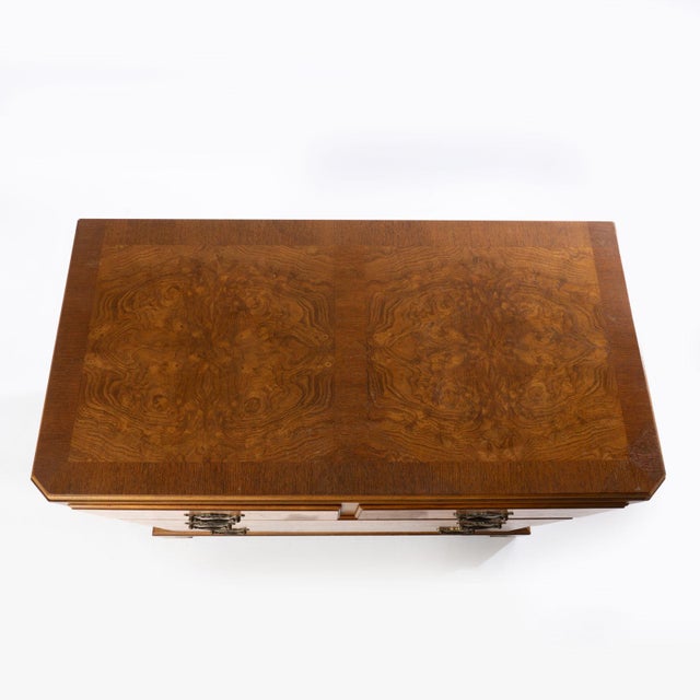 Baker Georgian Style Burl Elm Chest of Drawers great for your bedroom or your foyer.