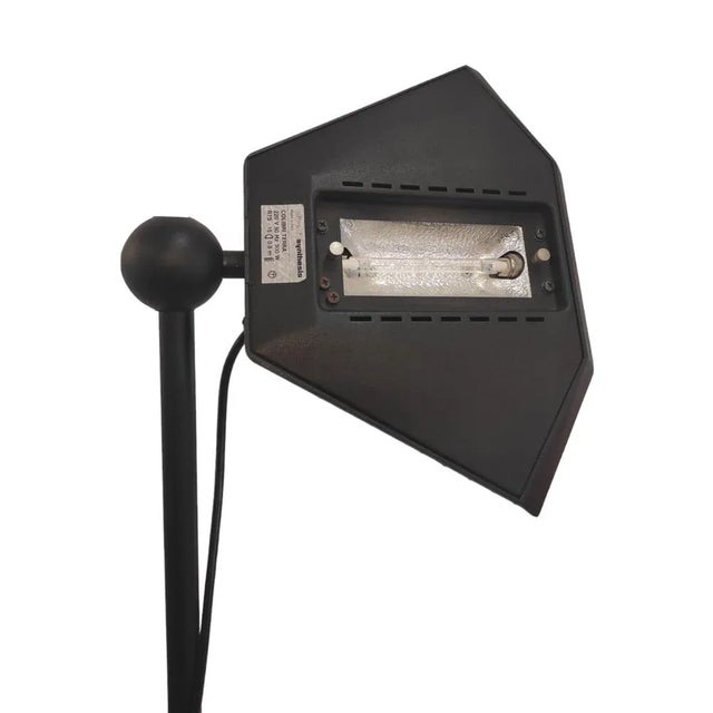 Synthesis olivetti lamp from the ground "Colibrì". Excellent conditions. Adjustable lighting. Height 188 cm Ø 32 cm This...