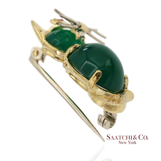 Mid 20th Century 18k 750 Solid Yellow Gold Natural Ruby Eyes & Green Gemstones Cat Pin Brooch For Sale - Image 4 of 12