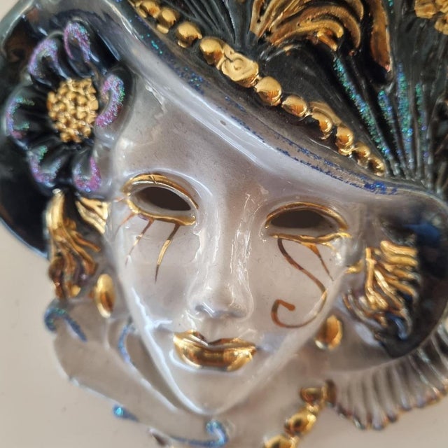 Venetian ceramic mask from the 1980s. with gilding and glitter. On the back marked: numbers and made in Italy