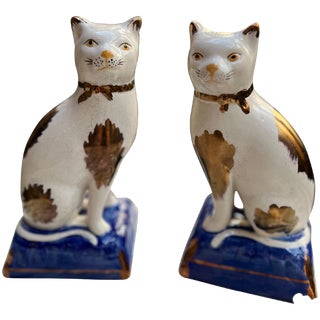 Early 20th Century Staffordshire Cat Figurines - a Pair For Sale