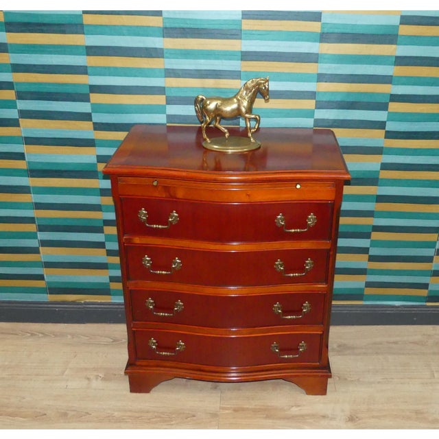 Georgian Chippendale Serpentine Chest of Drawers, 1970s For Sale - Image 4 of 15