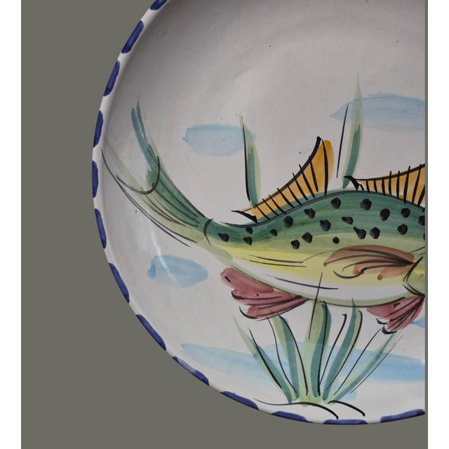 Late 20th Century Vintage Coastal Vietri Italy Hand Painted Fish Large Platter 15'' Diameter For Sale - Image 5 of 11