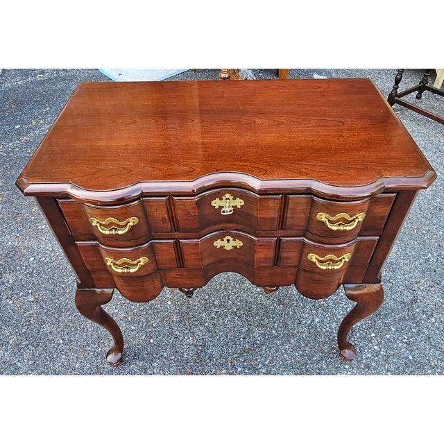 Thomasville 1980s Thomasville Collector's Cherry Silver Anniversary Blockfront Lowboy For Sale - Image 4 of 12