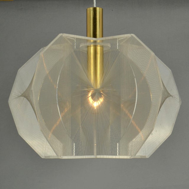 Mid-Century Modern Pendant Lamp in Clear Acrylic Glass, Wire and Brass, 1970s For Sale - Image 3 of 18
