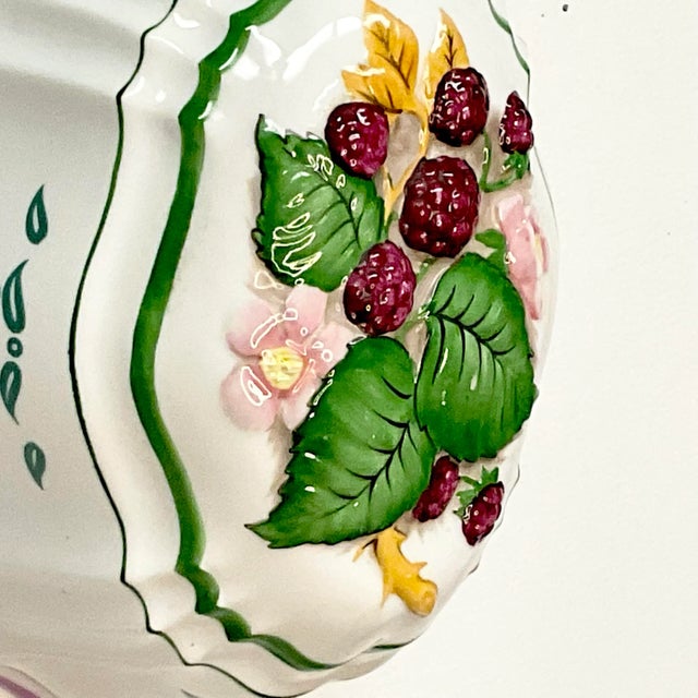 1986 Vintage French Country Le Cordon Blu Porcelain Mold Wall Decor With Raspberries. For Sale - Image 4 of 10