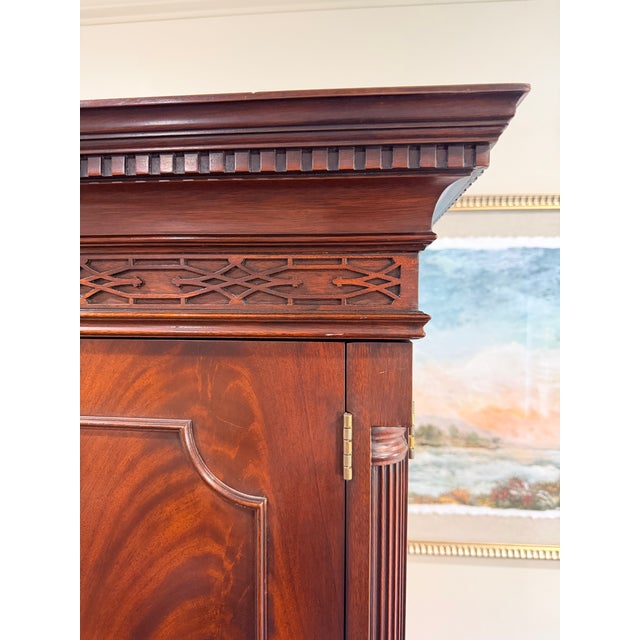 Wood 1990s Henkel Harris Flame Mahogany Chippendale Tv Armoire – Style 1246, Finish #29 For Sale - Image 7 of 12