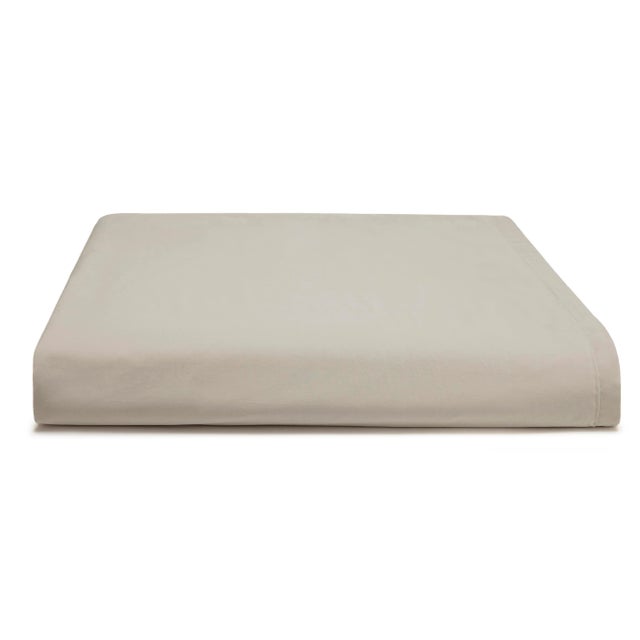 The finely crafted duvet perfects a vintage softness that can only be achieved through the innovative garment-washing process