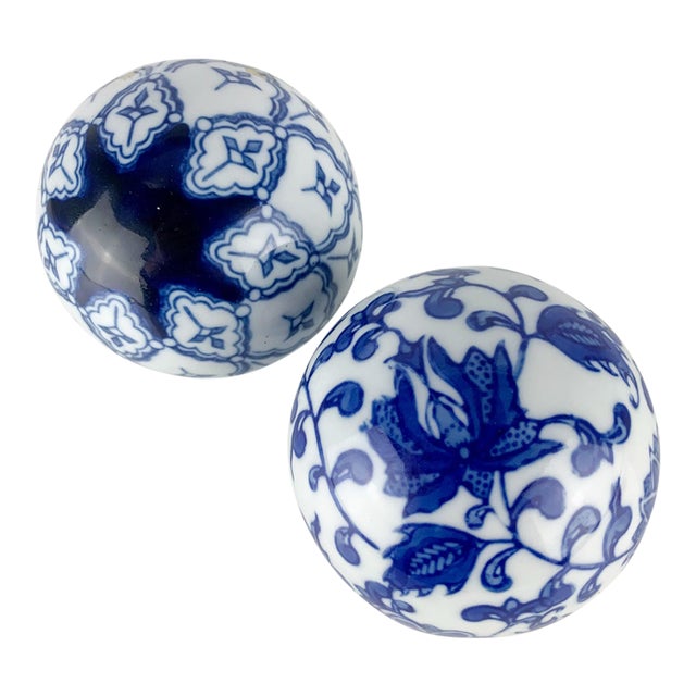 Pair Vintage Blue & White Asian Chinoiserie Porcelain Carpet Balls Star Flowers For Sale