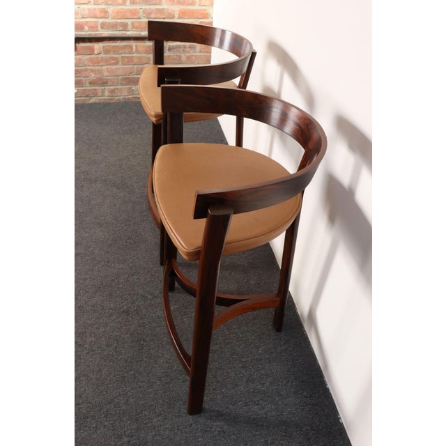 Oddense Maskinsnedkeri Pair of Danish Modern Rosewood and Leather Counter Stools by John Mortensen For Sale - Image 4 of 18